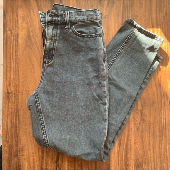 BDG High Rise Mom Jeans | Size 26 - Picture 3 of 5